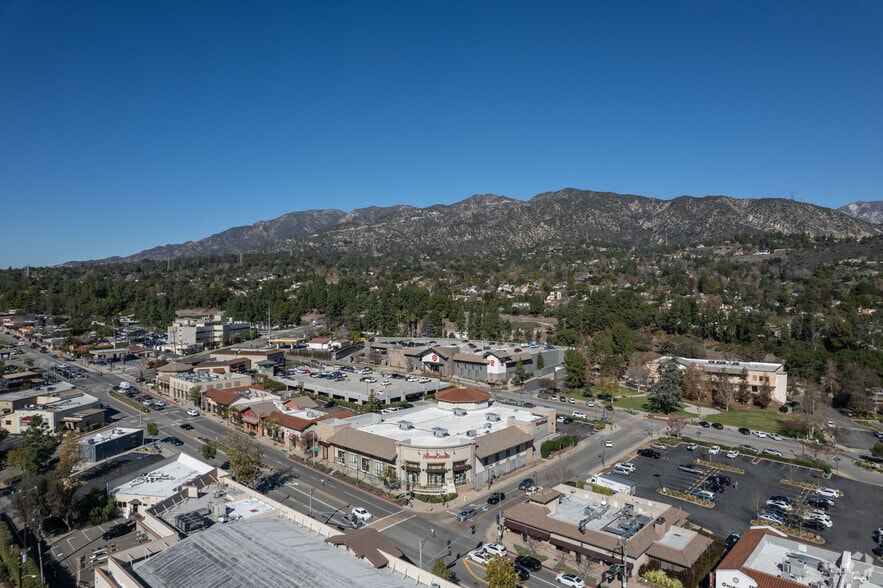 More Photos Of 935-965 Foothill Blvd, La Canada Unknown For Lease