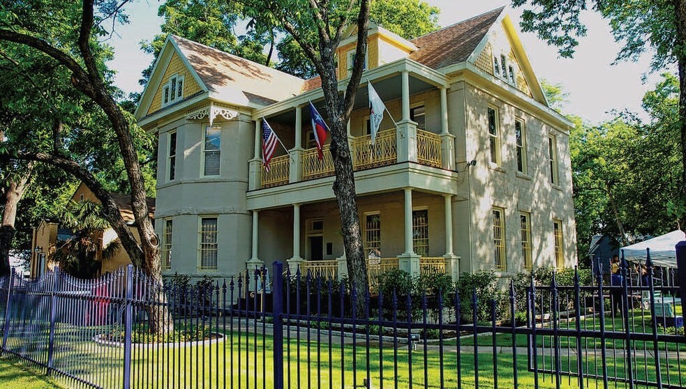 More Photos Of 1402 E Cesar Chavez St, Austin Office For Lease