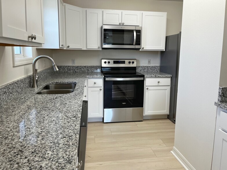 More Photos Of 100 Charles Dr, Nokomis Multifamily For Sale