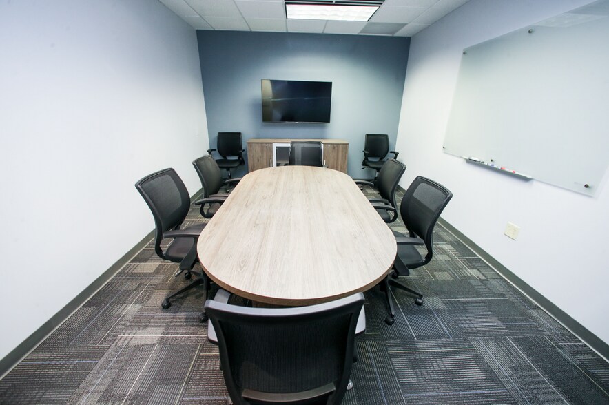 More Photos Of 101 W Ohio St, Indianapolis Office Residential For Lease