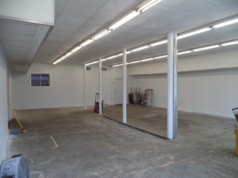 More Photos Of 15-17 Railroad Sq, Nashua Storefront Retail Residential For Lease