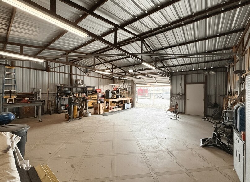 More Photos Of 5871 Milam Rd, Denton Flex For Sale