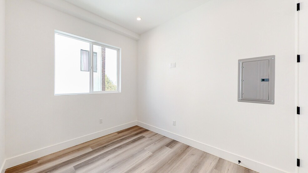 More Photos Of 525 N Normandie Ave, Los Angeles Apartments For Sale