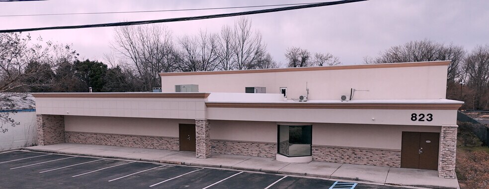 More Photos Of 823 W Pembroke Ave, Hampton Freestanding For Sale