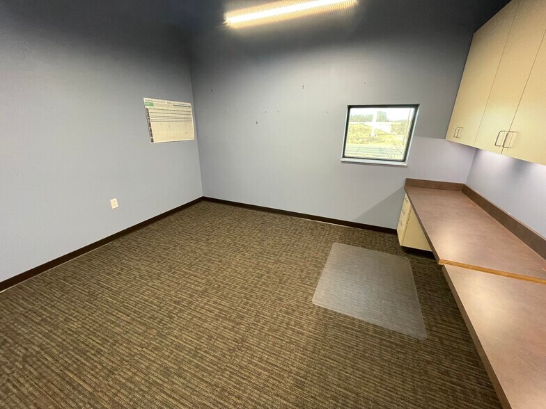 More Photos Of 8570 Northwest Blvd, Indianapolis Medical For Lease