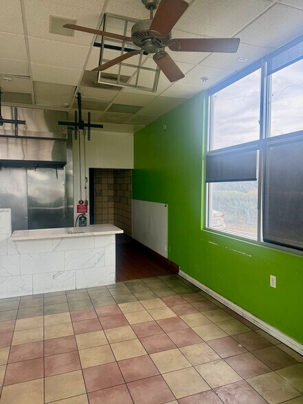 More Photos Of 947 W Olive Ave, Porterville Freestanding For Lease