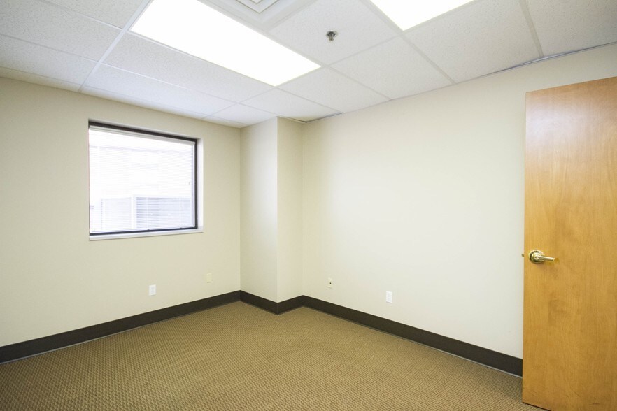 More Photos Of 5701-5725 Coventry Ln, Fort Wayne Unknown For Lease