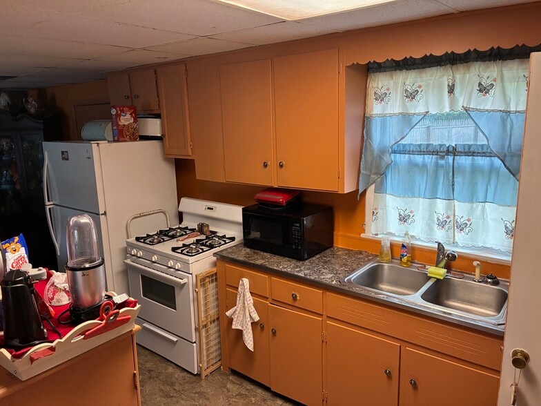 More Photos Of 88 Southern Dr, Rochester Industrial For Sale