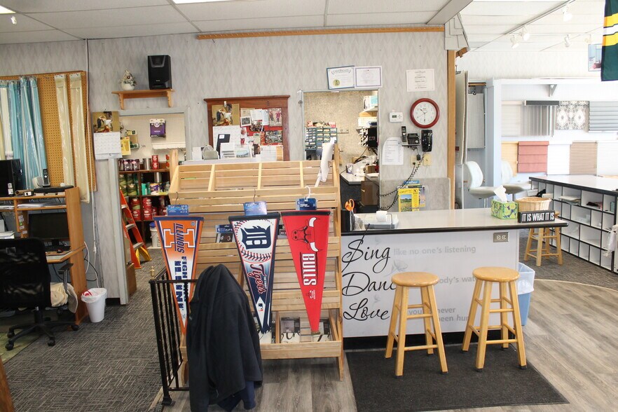 More Photos Of 325 W Elm St, Sycamore General Retail For Sale