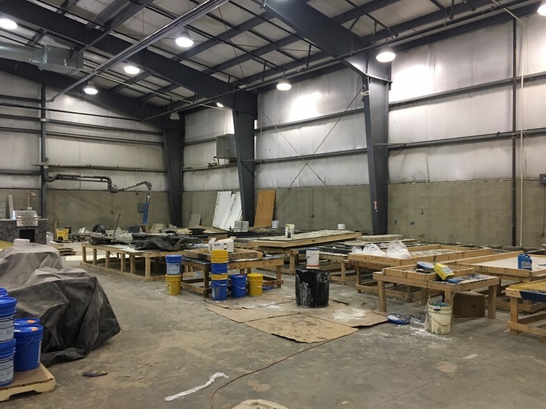 More Photos Of 4 Center St, Merrimack Service For Lease