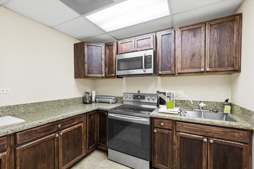 More Photos Of 205 E 18th St, Bakersfield Manufacturing For Sale