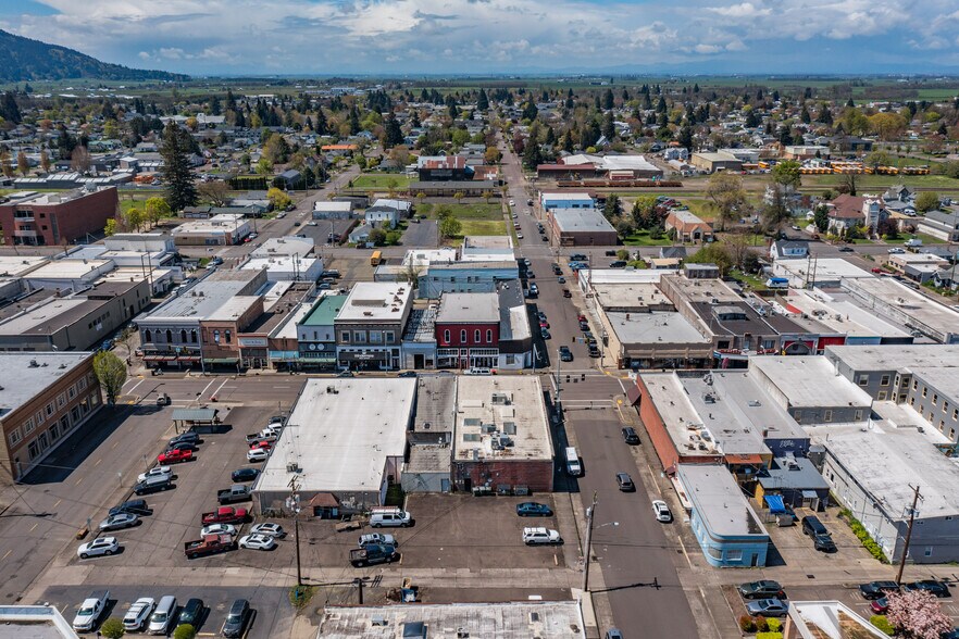More Photos Of 707 S Main St, Lebanon Office For Sale