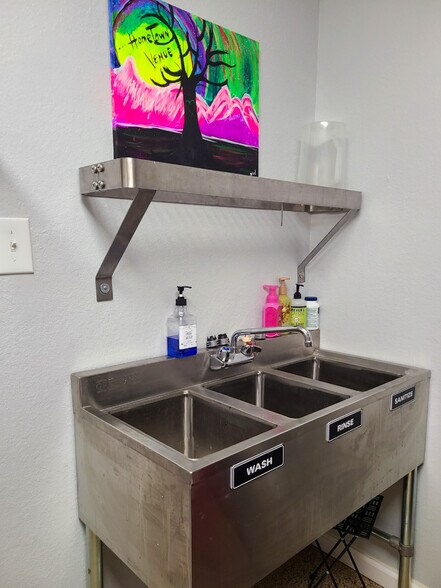 More Photos Of 109 Main St SE, Gravette Office For Sale