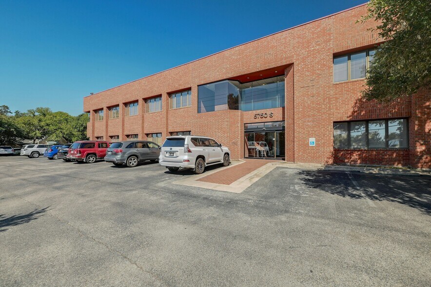 More Photos Of 5750 Balcones Dr, Austin Medical For Sale