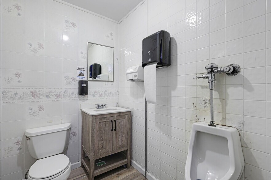 More Photos Of 519 N Main St, Caseyville General Retail For Sale