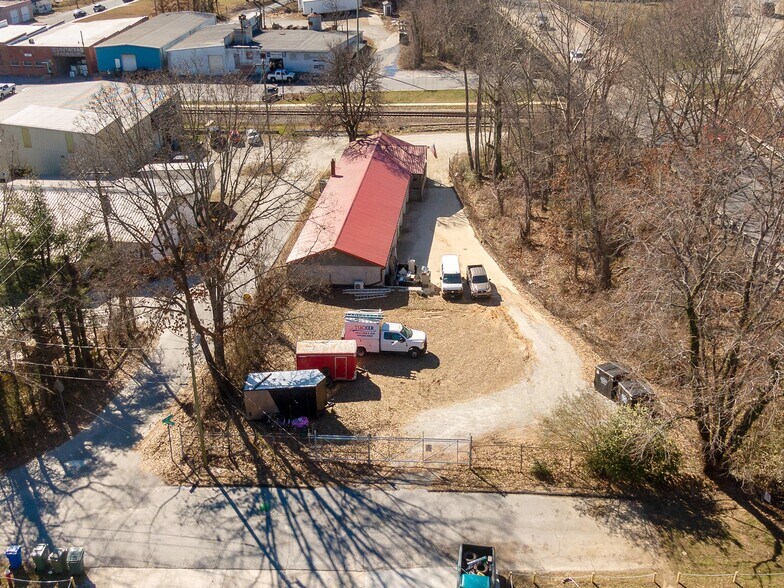 More Photos Of 445 6th E ave, Hendersonville Light Distribution For Sale