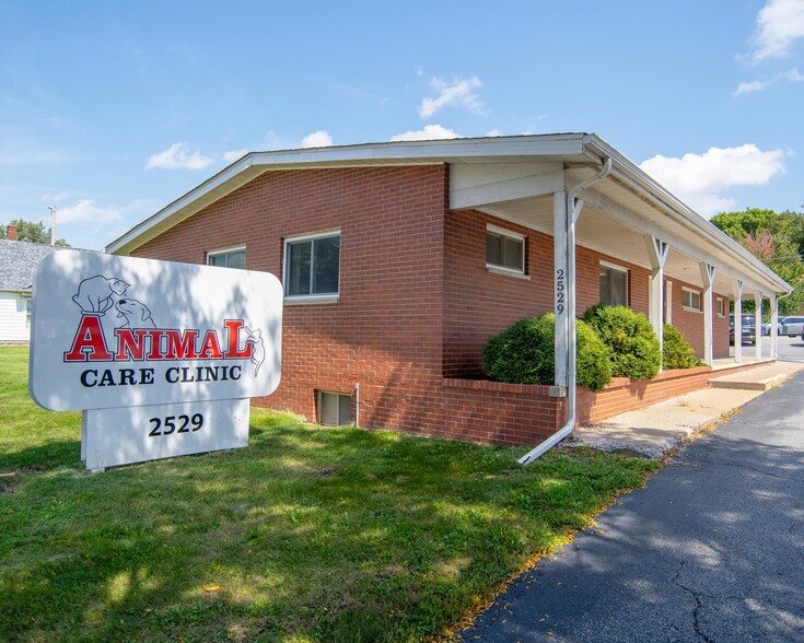 Primary Photo Of 2529 11th St, Rock Island Medical For Sale