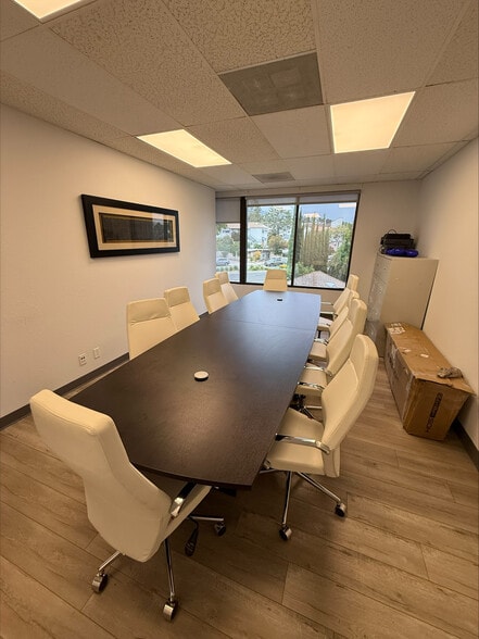More Photos Of 2540 Foothill Blvd, La Crescenta Office For Sale