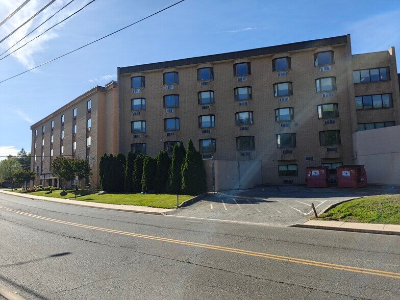 More Photos Of 1 Medical Center Blvd, Chester Hospital For Lease