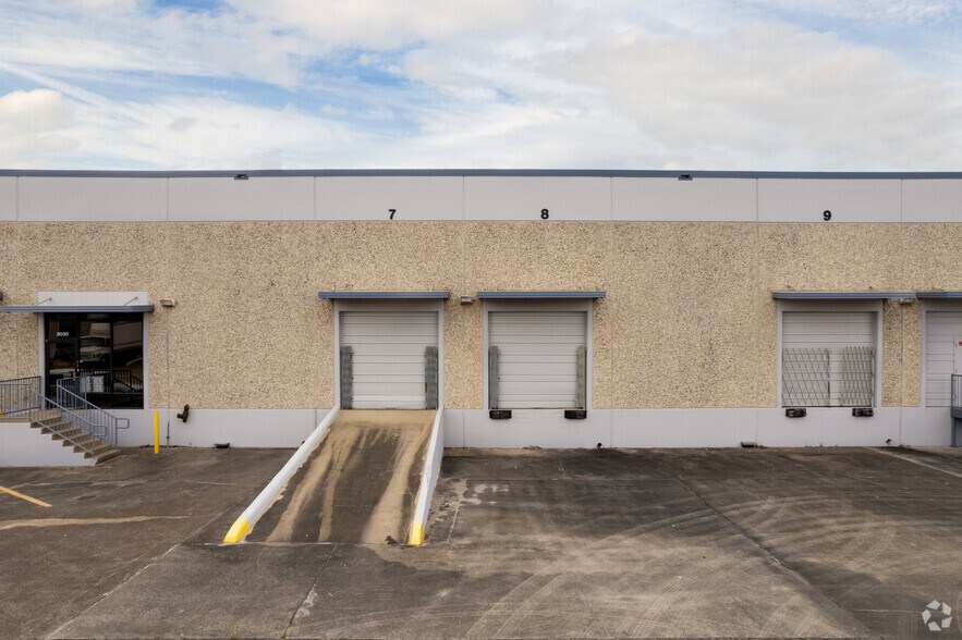 More Photos Of 2000-2060 Afton St, Houston Distribution For Lease