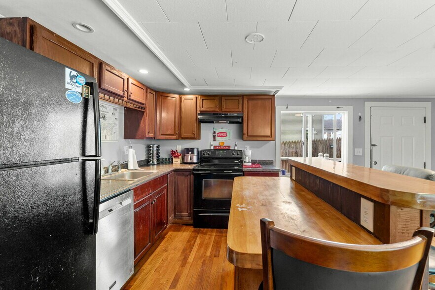 More Photos Of 72 Main St, Wareham Apartments For Sale