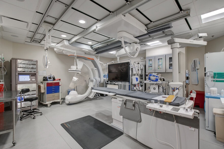 More Photos Of 8 Richland Medical Park Dr, Columbia Office For Sale