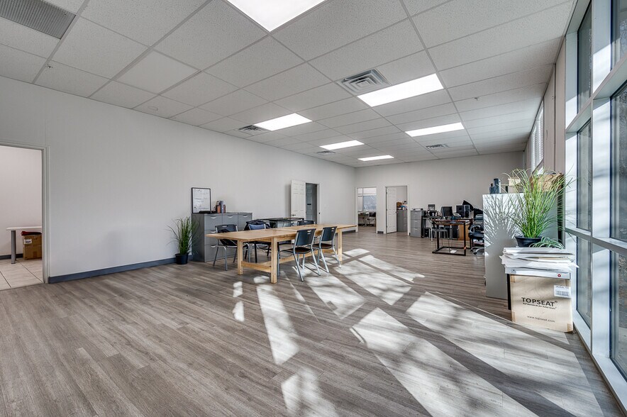 More Photos Of 1701 10th St, Plano Warehouse For Sale