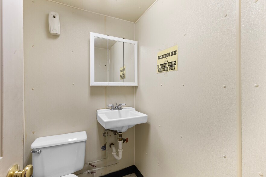 More Photos Of 10004 E 63rd St, Raytown General Retail For Sale