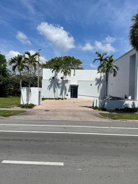 More Photos Of 133 Grand Ave, Miami Office For Lease