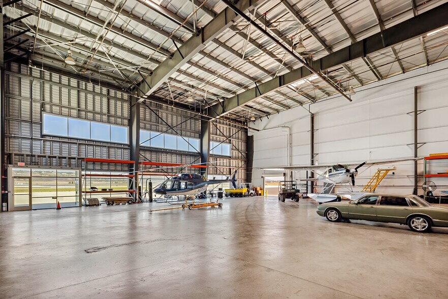 More Photos Of 800 Aviation Dr, Camarillo Airplane Hangar For Sale