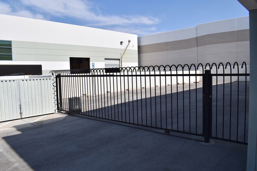 More Photos Of 3379 W Oquendo Rd, Las Vegas Warehouse For Lease