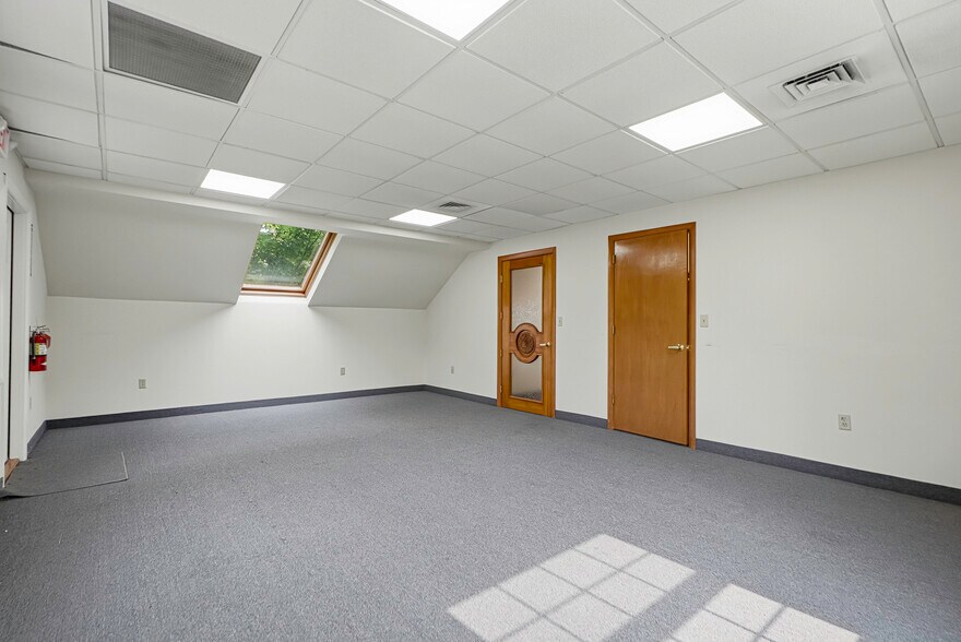 More Photos Of 37 Pierce St, Northborough Office For Sale