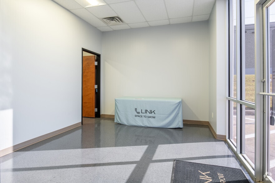 More Photos Of 3206 Industrial Ter, Austin Unknown For Lease