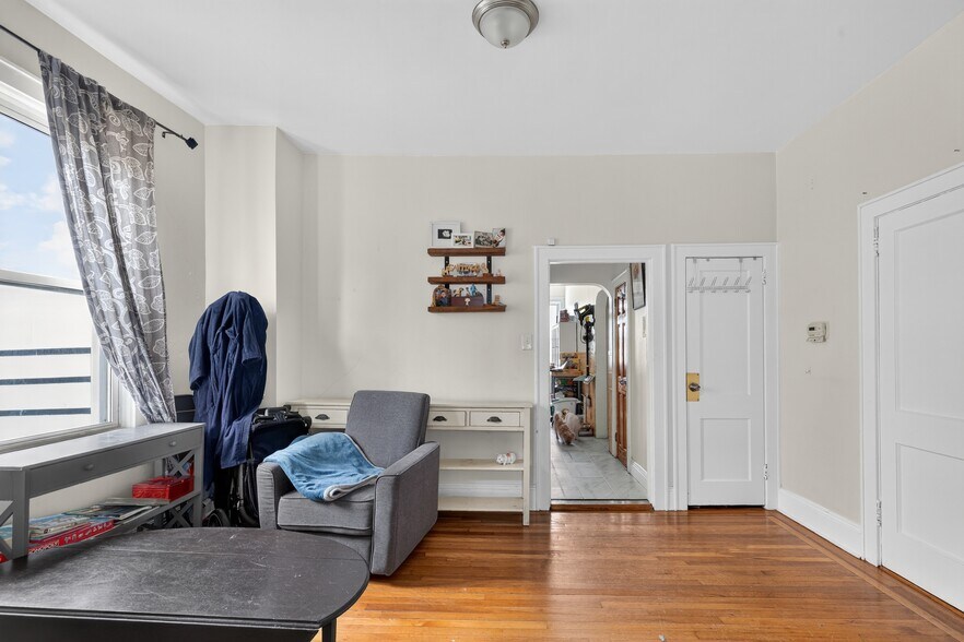 More Photos Of 154 Chestnut Ave, Jersey City Restaurant For Sale