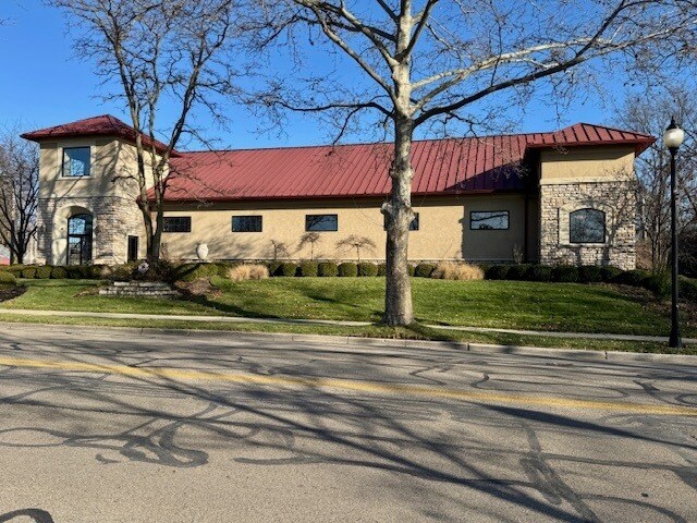 More Photos Of 640 N Fountain Ave, Springfield Freestanding For Sale