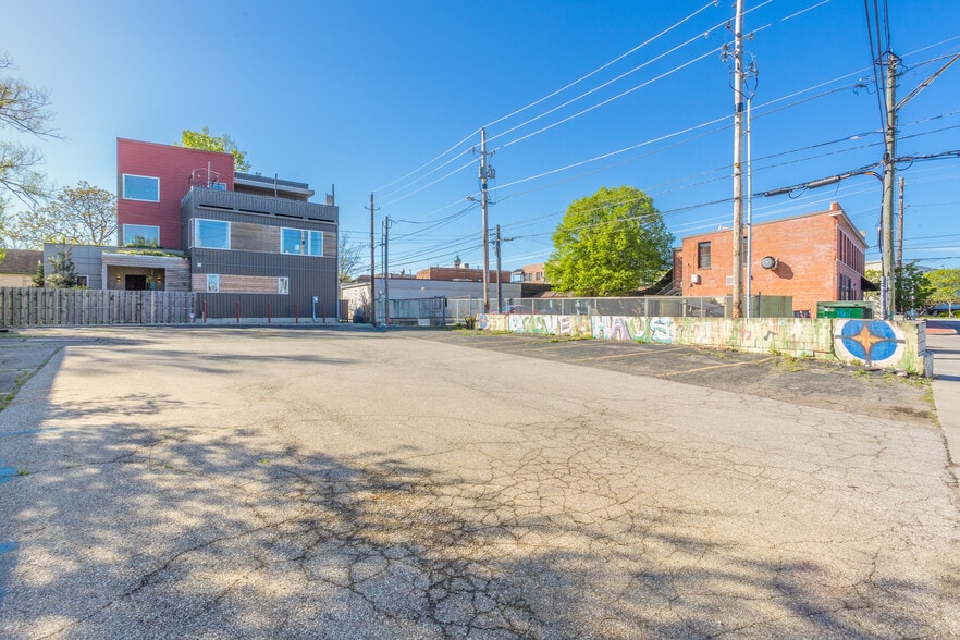 More Photos Of 1001 Hosbrook St, Indianapolis Religious Facility For Sale