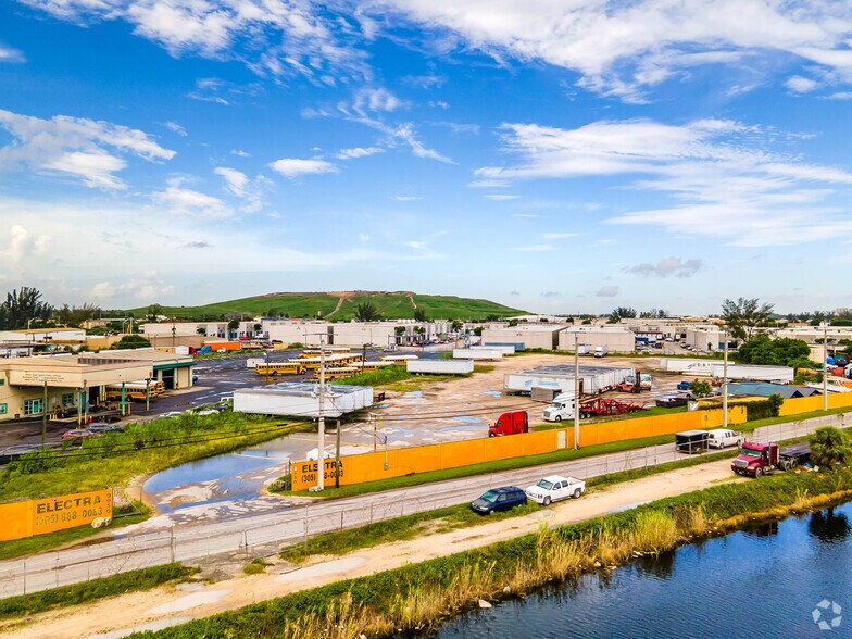 More Photos Of 9950 NW South River Dr, Medley Land For Lease