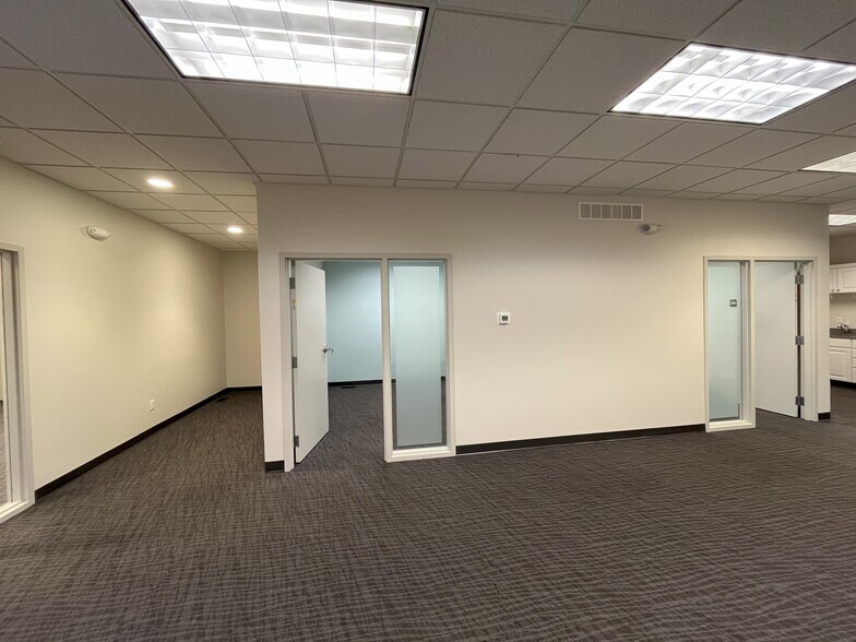 More Photos Of 2232-2244 Centennial Rd, Toledo Office For Lease