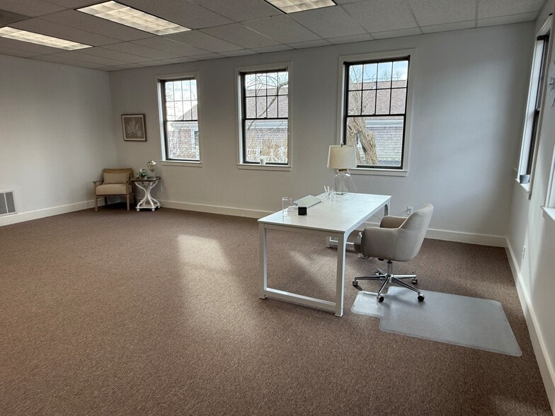 More Photos Of 178-180 Teaticket Hwy, East Falmouth Storefront Retail Office For Lease