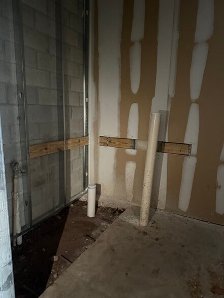 More Photos Of 2219 County Road 220, Middleburg General Retail For Sale