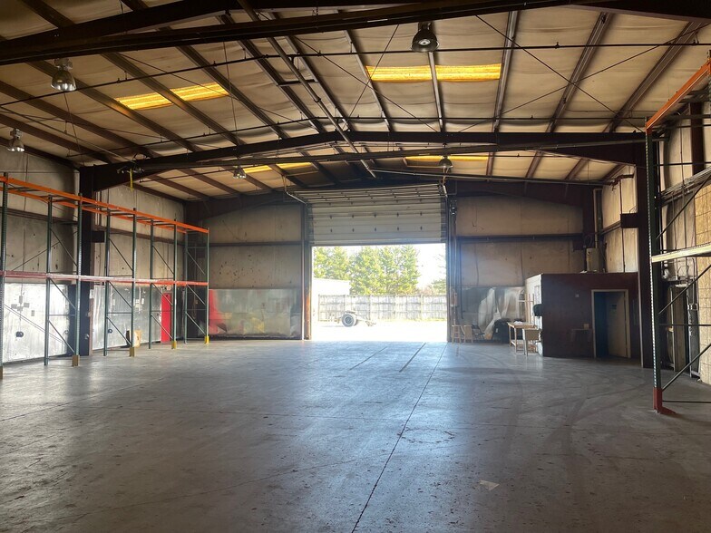 More Photos Of 118 Dixon St, Selbyville Warehouse For Lease