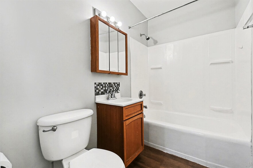 More Photos Of 2416 S 16th St, Omaha Apartments For Sale