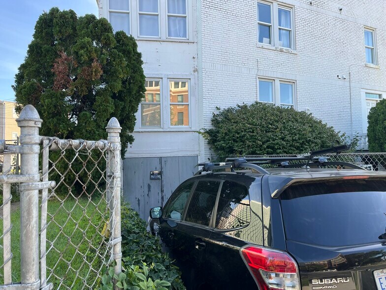 More Photos Of 5 Barney Cir SE, Washington Medical For Lease