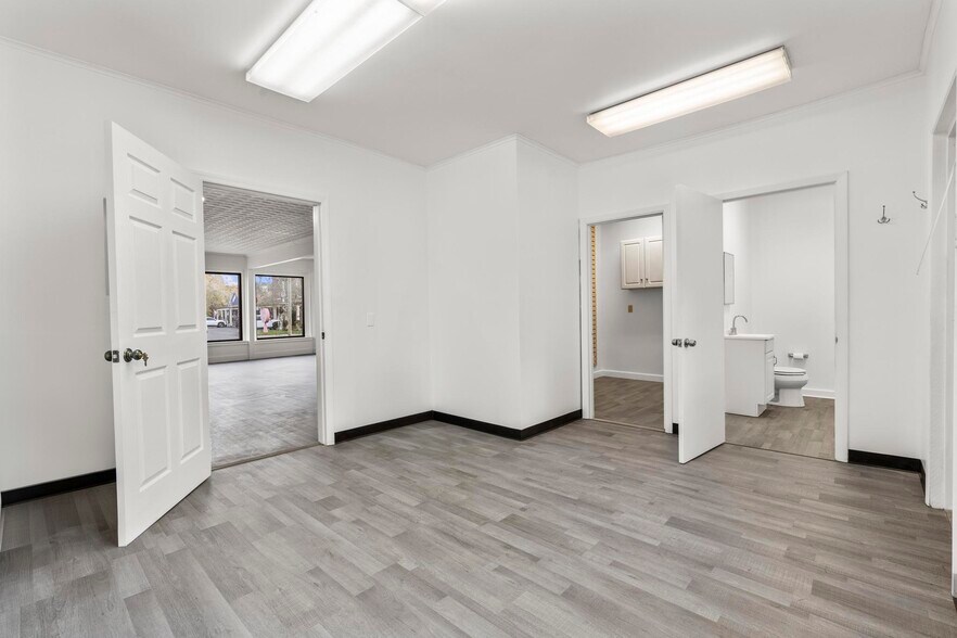 More Photos Of 2980 Whitney Ave, Hamden Storefront Retail Office For Lease