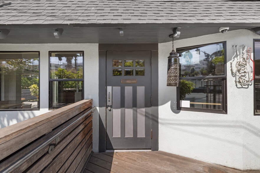 More Photos Of 751 N Virgil Ave, Los Angeles Restaurant For Lease