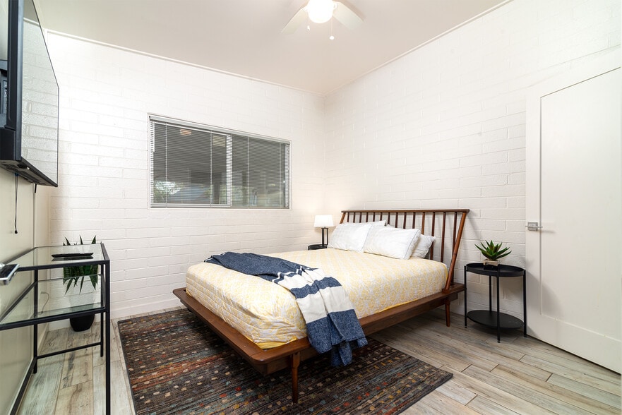 More Photos Of 914 S Kenwood Cir, Tempe Apartments For Sale