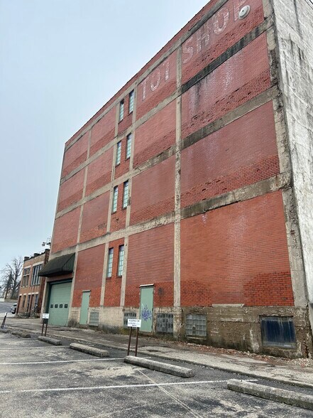 More Photos Of 126-132 E High St, Springfield Office For Sale