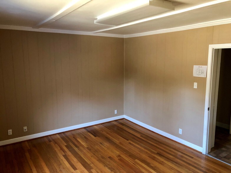 More Photos Of 1090 Boiling Springs Rd, Spartanburg Office For Sale