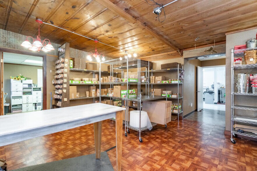 More Photos Of 2127-2129 W College St, Springfield Loft Creative Space For Sale