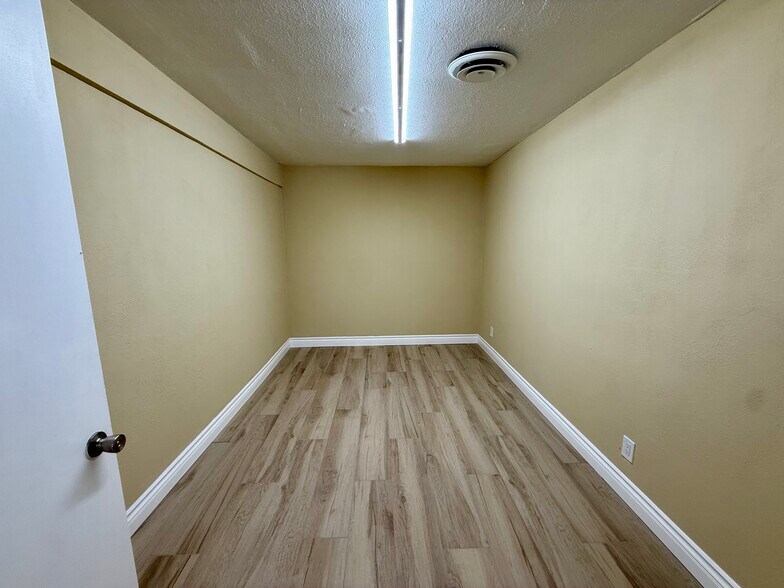 More Photos Of 2039 W Bonanza Rd, Las Vegas Flex For Lease